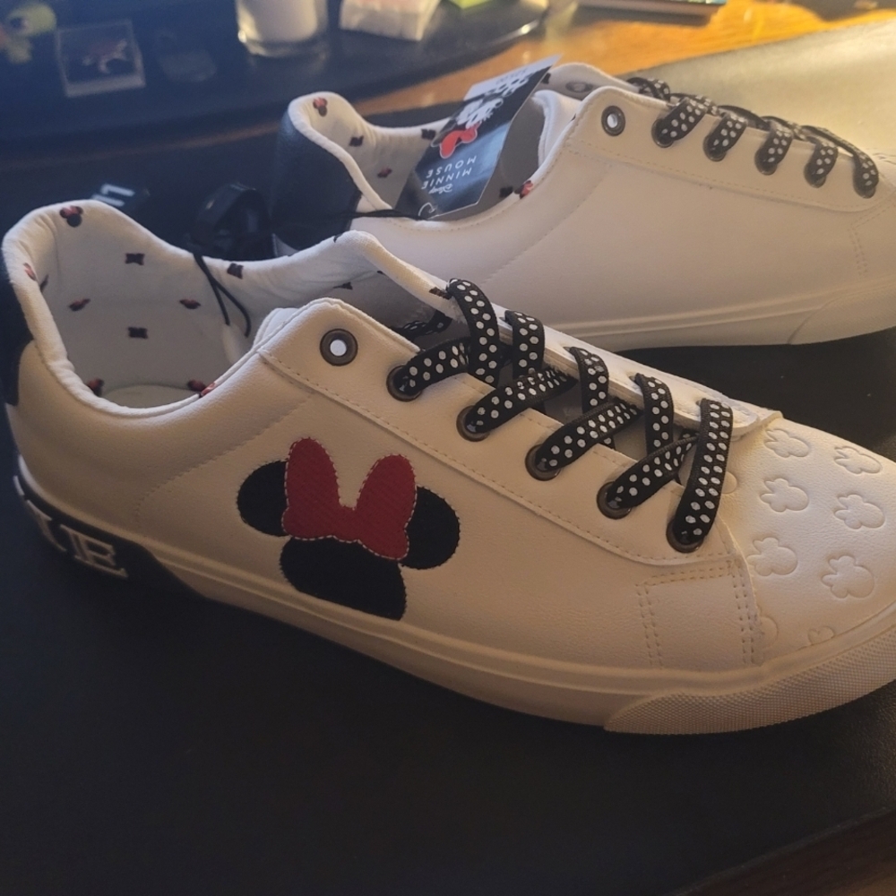 Women's Size 11 Minnie Mouse Tennis Shoes - White with Black and Red - Picture 5 of 5